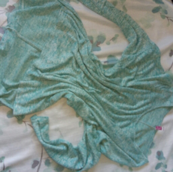 🌼True Light🌼High low long sleeve top - Picture 5 of 6